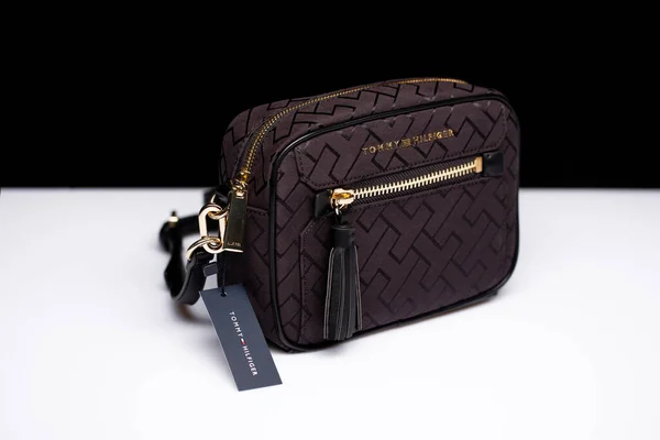 Moscou Rússia 2019 Bolsa Preta Crossbag Por Tommy Hilfiger Material — Fotografia de Stock