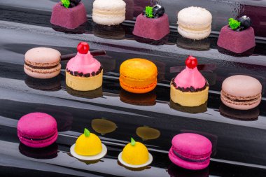 Açık hava yemekleri için mini tatlılar, tatiller ve törenler için, restoran ve menü için.