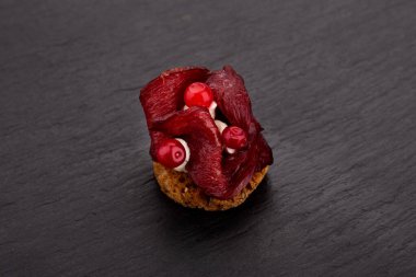 Yemek servisi için, bayramlar için, törenler için, restoranlar için, menüler için balık ve et kanatları