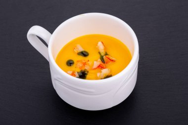 Saha hizmeti için püre balığı ve et, sebze ve vejetaryen.