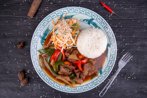Eintopf Mit Gemüse Und Paprika Soße Serviert Mit Gekochtem Reis — Stockfoto
