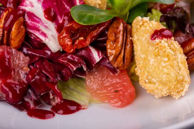 Menüler, yemek, yiyecekler, et, balık, morina, sığır, domuz, karides, kırıntılar, ahtapot, salata, sebze, sos, cips, yumurta, tartar, kaburga, tatlı