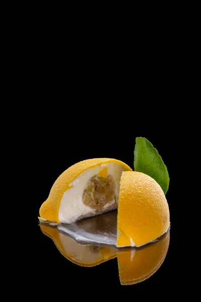 Torta Limone Con Crema Limone Cioccolato Multicolore Pezzi Lime All — Foto Stock