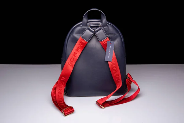 Moscou Rússia 2020 Mochila Tommy Hilfiger Eco Skin Móveis Ouro — Fotografia de Stock