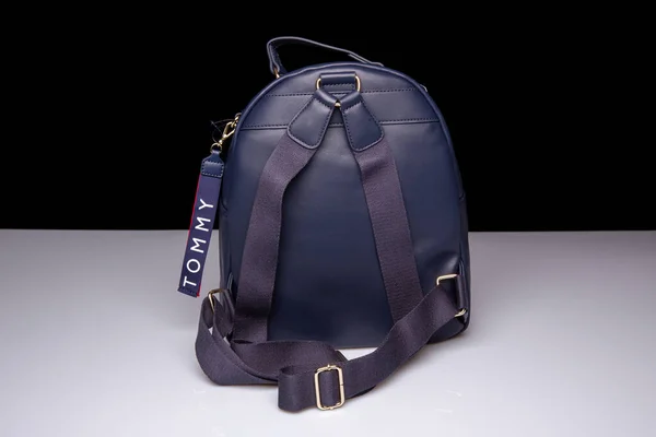 Moscou Rússia 2020 Mochila Tommy Hilfiger Eco Skin Móveis Ouro — Fotografia de Stock