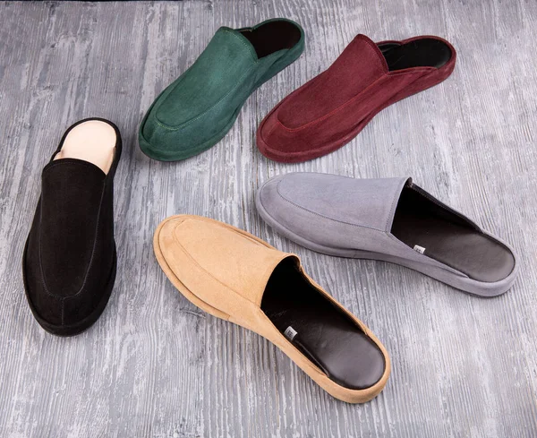 Inicio Zapatillas Fabricadas Piel Natural Multicolor Diferentes Tamaños Diferentes Colores —  Fotos de Stock
