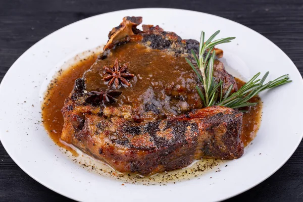 Carne Cerdo Frita Horno Con Salsa Especias —  Fotos de Stock