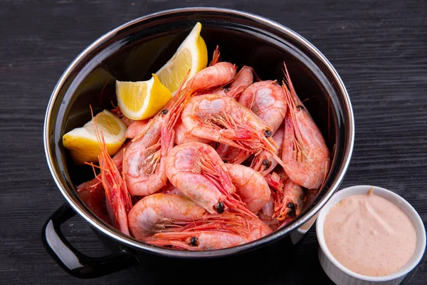 Camarones Cocidos Servidos Con Salsa Limón Crema — Foto de Stock