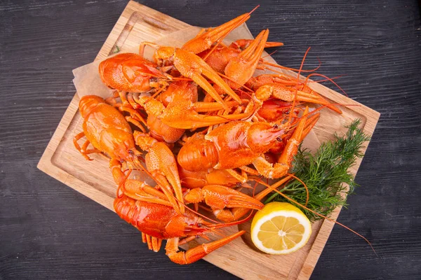 Cangrejo Río Cocido Servido Cerveza Con Limón Verduras — Foto de Stock