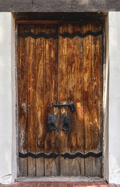 Drzwi starego budynku. — Zdjęcie stockowe