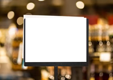 İçki dükkanında boş bir tabak.