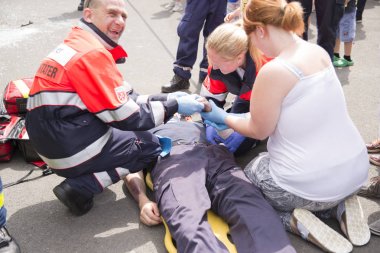 Aachen (Almanya) 09 Temmuz 2017. Ambulans hizmeti 3, sağlık görevlileri 