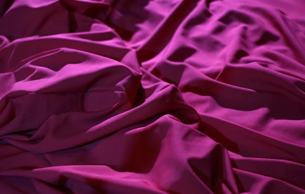 Elite bedclothes. Red wrinkled fabric texture background — ストック写真