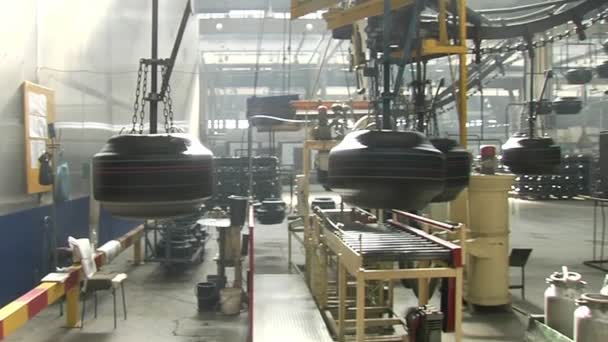 Ceiling conveyor works at the automotive tires production plant stock video — Stock Video