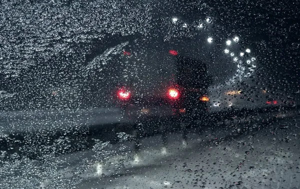 Посмотрите Замерзший Снег Лобовом Стекле Изнутри Автомобиля Обочине Дороги — стоковое фото