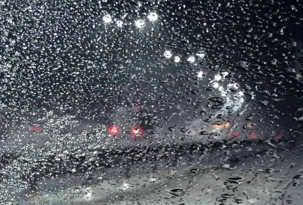 Vista Través Del Parabrisas Congelado Carretera Invierno Durante Las Nevadas — Foto de Stock