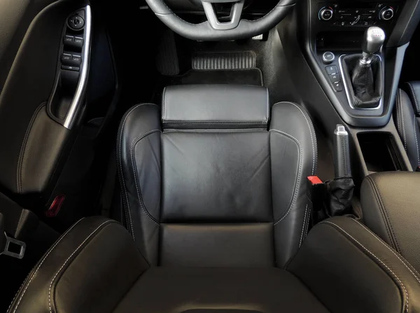 Vista superior del asiento del conductor del coche deportivo con soporte lateral foto de stock — Foto de Stock