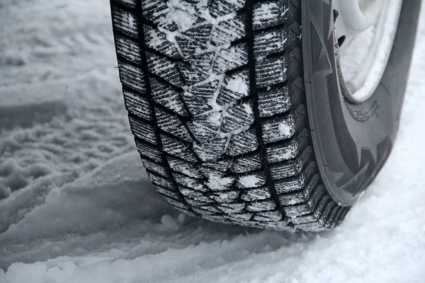 Opony Asymetryczne Zima Śnieg Klockach Bieżnika Bliska — Zdjęcie stockowe