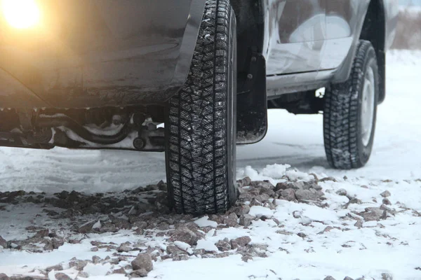 Geländewagen Winterfest Auf Der Verschneiten Landstraße — Stockfoto