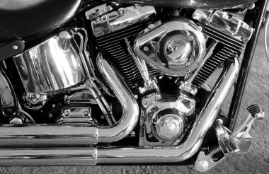 V tipi motor ve egzoz boruları hazır fotoğraf parlak krom kaplama