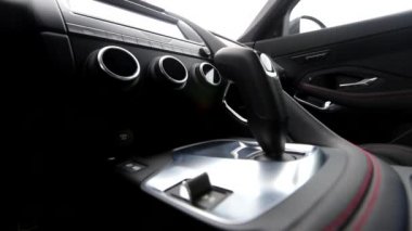 Yan görünümü demiryolu video otomatik vites araba iç SHIFT düğme