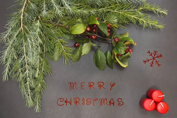 Cartão de felicitações com decoração festiva e texto - Feliz Natal — Fotografia de Stock