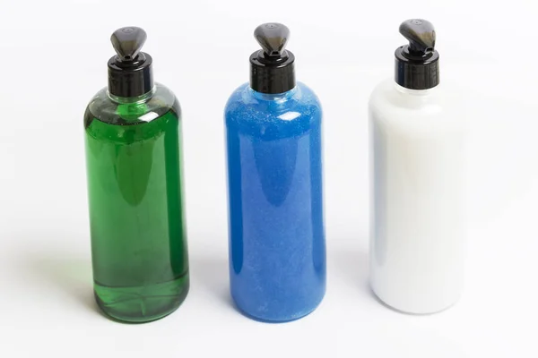 Gruppo Tre Dispenser Sapone Diversi Colori Sfondo Bianco — Foto Stock