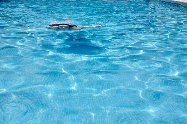 Pessoa Nadando Piscina Conceito Férias Desporto — Fotografia de Stock