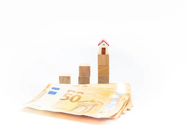 Miniatyrhus Trärutor Bredvid Flera Eurosedlar Försäljningskoncept Affärer — Stockfoto