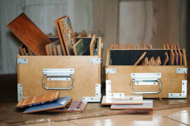 Çeşitli renk tonları Seramik Fayans kutularıdır!