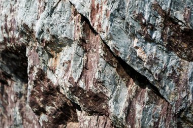 Kayrak, taş yapısını taştan karmaşık rahatladı.