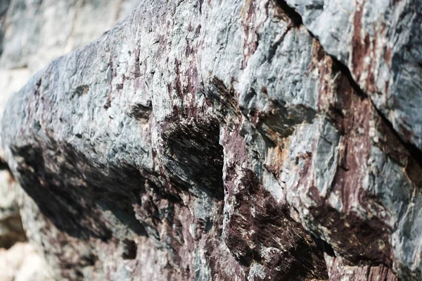 Kayrak, taş yapısını taştan karmaşık rahatladı.