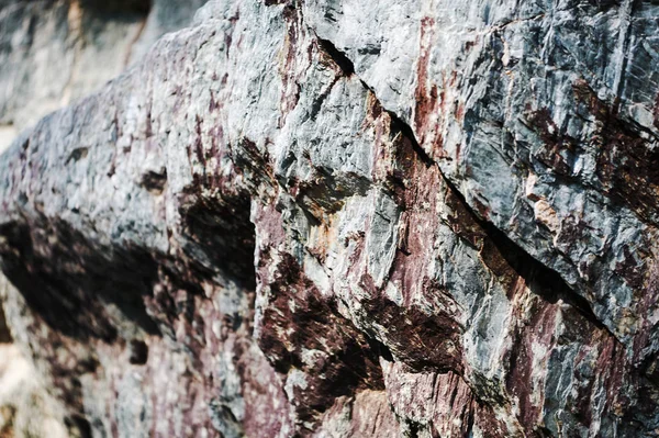 Kayrak, taş yapısını taştan karmaşık rahatladı.