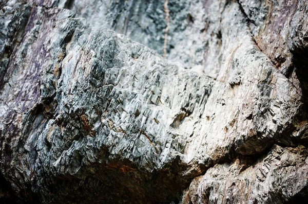 Kayrak, taş yapısını taştan karmaşık rahatladı.