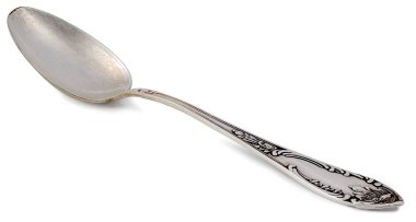 Yan tarafta izole edilmiş eski kaşık.