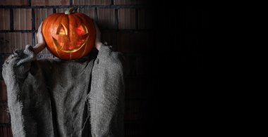 Kabak kafalı canavar. Cadılar Bayramı tabelası.