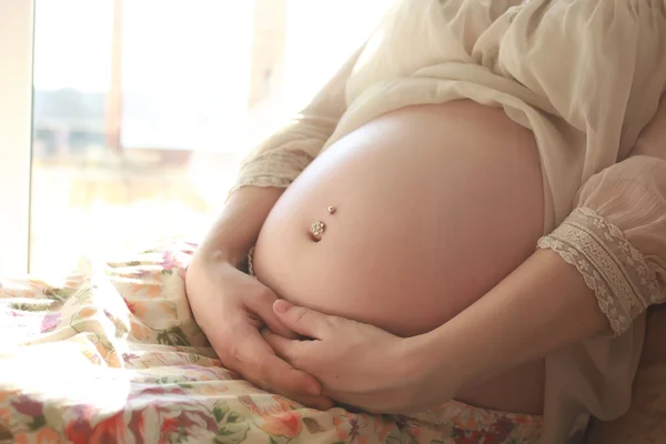 Femme Enceinte Assise Près Fenêtre — Photo