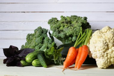 Taze sebze rustik ahşap arka plan