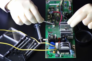 adam ellerini çip araçları lehimleme