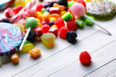 Tatlı şeker fasulye ahşap arka plan üzerinde