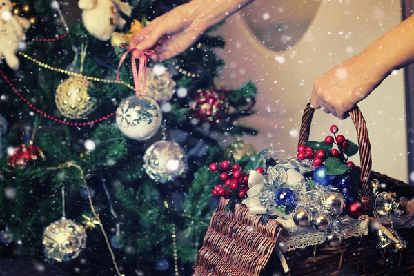 Noel ağacı oyuncak sepeti