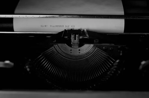 Letra retro blanco y negro de la máquina de escribir — Foto de Stock