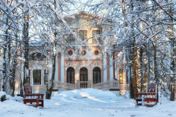 Kışın ahşap Bank