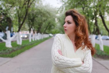 kız portresi bahar ağacı