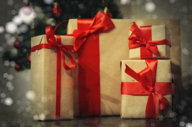 birçok aile Noel hediyesi