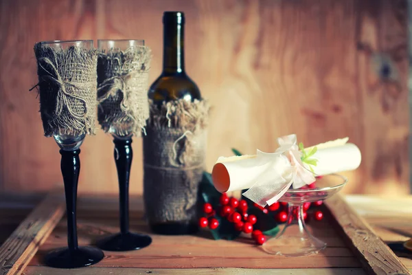 Tone wine glasses invitation wooden background — Stock Photo, Image