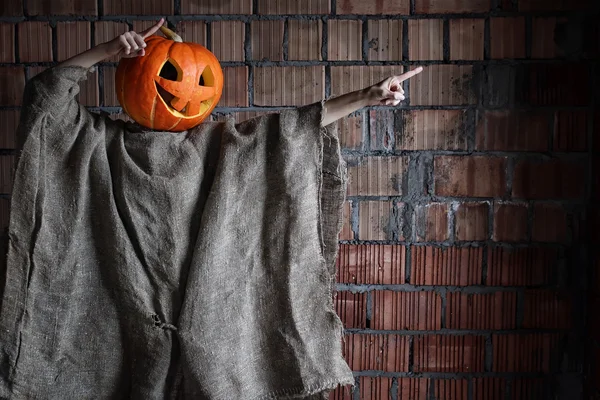 Kabak kafalı canavar. Cadılar Bayramı tabelası.