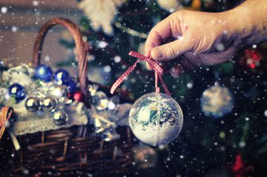 Noel ağacı oyuncak sepeti