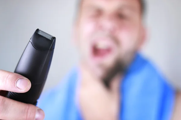 Vousatý muž holení — Stock fotografie