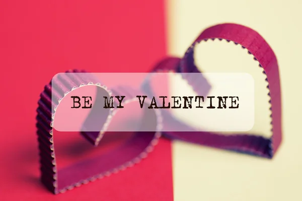 Hjärtat formtext bli min valentine — Stockfoto